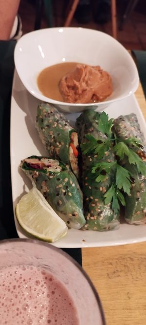 Rollitos vietnamitas at CactusCat Bar in Barcelona