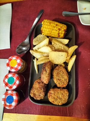 Nuggets, papas y maiz #Veganuary at CactusCat Bar in Barcelona