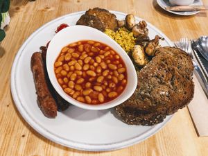 English breakfast at CactusCat Bar in Barcelona