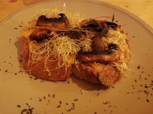 Crocante de berenjena, queso y champiñones at CactusCat Bar in Barcelona