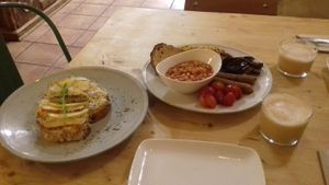 English breakfast, triple cheese crostini and smoothie of the day at CactusCat Bar in Barcelona