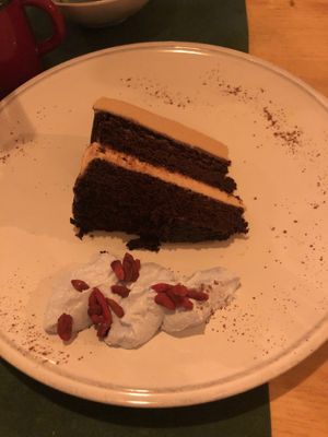 Pastel de chocolate con crema de cacahuetes (un poco picante) at CactusCat Bar in Barcelona