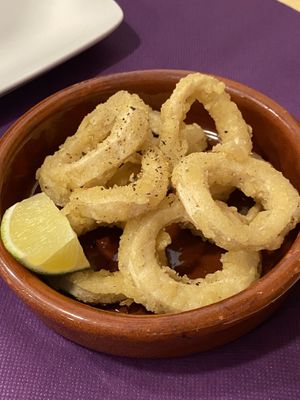 Anillas crujientes de konjac at CactusCat Bar in Barcelona