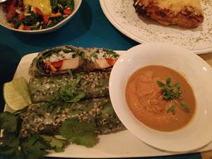Rollitos vietnamitas at CactusCat Bar in Barcelona
