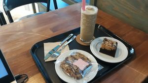 Caramel frappe , vegan biscuits  and brownie at Laluna Cafe in Gunsan