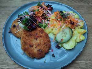 Veganes Schnitzel aus Erbsenproteinfleisch at Oskar in Bayreuth