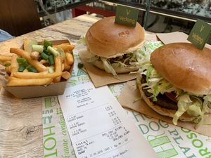 Good vegan burgers at Vedang - green burger | Mall of Berlin in Berlin