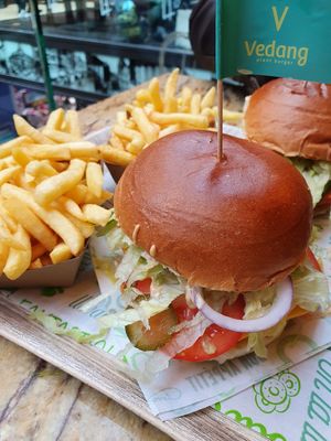 Burger at Vedang - green burger | Mall of Berlin in Berlin