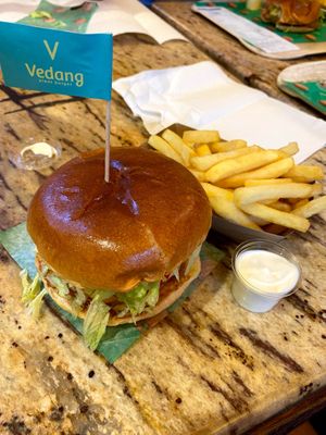 Fast food burger at Vedang - green burger | Mall of Berlin in Berlin