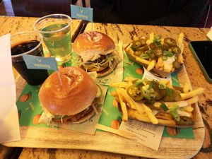 Chili burger (bottom), Angry chick (top), Chili fries with creamy chees at Vedang - green burger | Mall of Berlin in Berlin