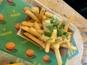 Cheese fries at Vedang - green burger | Mall of Berlin in Berlin