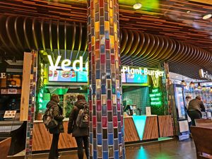 Restaurant at Vedang - green burger | Mall of Berlin in Berlin