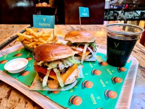 Front: Classic Cheese, BBQ and Fries at Vedang - green burger | Mall of Berlin in Berlin