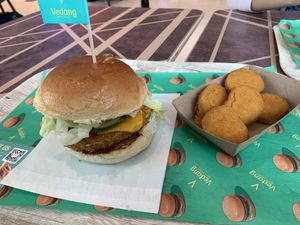 burger + chicken nuggets   at Vedang - green burger | Mall of Berlin in Berlin