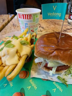 Hamburger & Cheesy Fries at Vedang - green burger | Mall of Berlin in Berlin