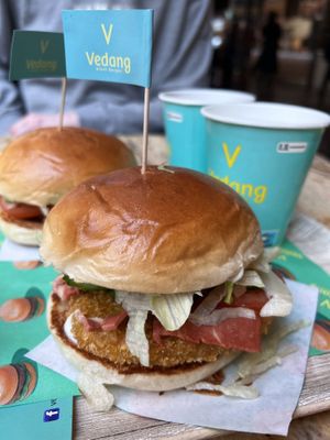 Crispy Chick Burger (+bacon)  at Vedang - green burger | Mall of Berlin in Berlin
