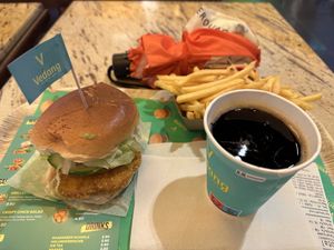 crispy chicken meal   at Vedang - green burger | Mall of Berlin in Berlin