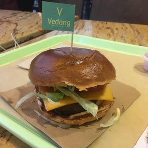 Beyond burger  at Vedang - green burger | Mall of Berlin in Berlin