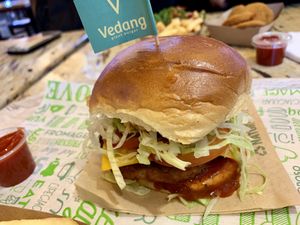 burger at Vedang - green burger | Mall of Berlin in Berlin