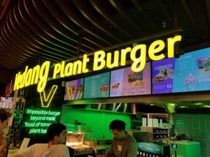 The restaurant at Vedang - green burger | Mall of Berlin in Berlin