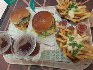 a chili cheese burger, bbq burger, 2 cheese fries and 2 ice teas at Vedang - green burger | Mall of Berlin in Berlin