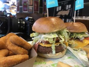 Burgers and nuggets at Vedang - green burger | Mall of Berlin in Berlin
