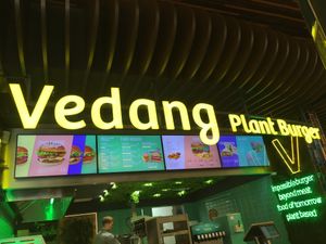 View of shop at Vedang - green burger | Mall of Berlin in Berlin