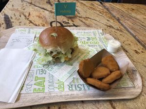 Cheeseburger and nuggets with Vedang mayo  at Vedang - green burger | Mall of Berlin in Berlin