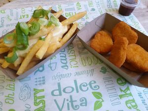 cheese fries & nuggets at Vedang - green burger | Mall of Berlin in Berlin