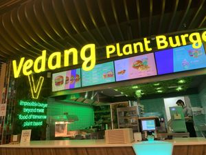 outside of store at Vedang - green burger | Mall of Berlin in Berlin