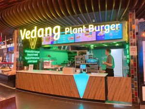 Storefront at Vedang - green burger | Mall of Berlin in Berlin