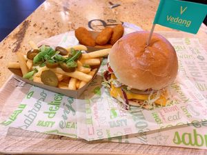 Cheeze burg with chili cheese fries and nuggets! at Vedang - green burger | Mall of Berlin in Berlin