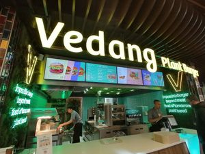 Everything delicious at Vedang - green burger | Mall of Berlin in Berlin