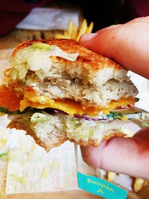 The "chicken" of the chicken burger at Vedang - green burger | Mall of Berlin in Berlin