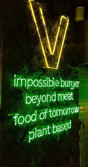 V at Vedang - green burger | Mall of Berlin in Berlin