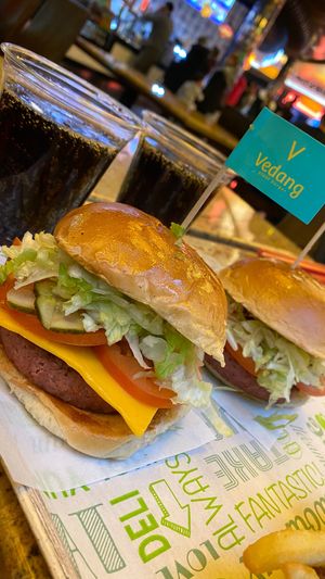 Beyond burger Patty party 👍👍👍 at Vedang - green burger | Mall of Berlin in Berlin