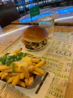 Beyond Meat Burger at Vedang - green burger | Mall of Berlin in Berlin