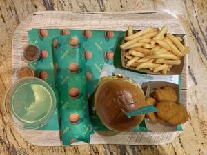 Wrap and burger  at Vedang - green burger | Mall of Berlin in Berlin