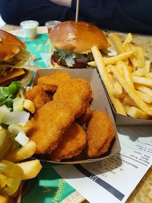 Vegan nuggets at Vedang - green burger | Mall of Berlin in Berlin