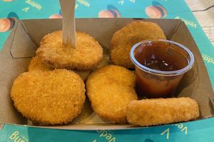  Nuggets and babycue sauce  at Vedang - green burger | Mall of Berlin in Berlin