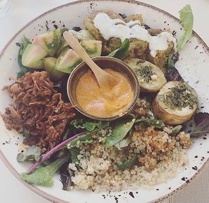 Big vegan plate: stewed jack fruit, Salad, red lentils falafel, roasted potatoes with rosemary...  at Bar Hola Flora in Burgos