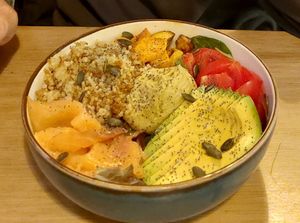 This one is salmon, I had a similar bowl with felafel at Bar Hola Flora in Burgos