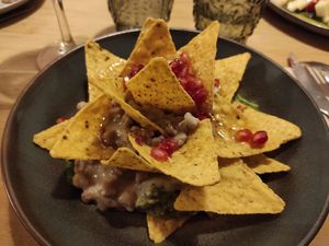 Vegan nachos at Bar Hola Flora in Burgos