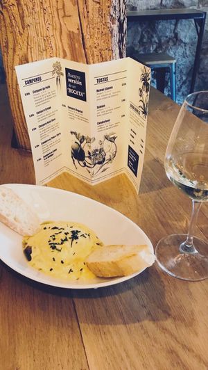 poached egg with bearnaise sauce at Bar Hola Flora in Burgos