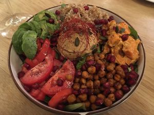 Buddha Bowl at Bar Hola Flora in Burgos