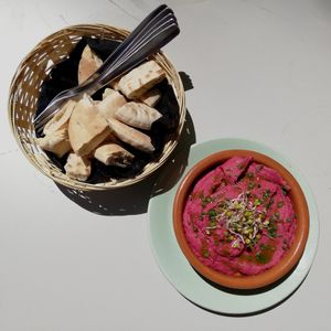 Beetroot Hummus at El Ratón de Getaria in Madrid