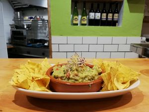 Guacamole with nachos at El Ratón de Getaria in Madrid