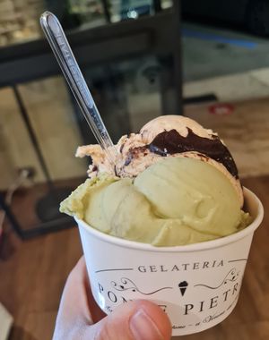 "Nutella" and pistachio at Gelateria Ponte Pietra in Verona