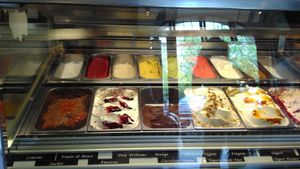 Ice cream flavours at Gelateria Ponte Pietra in Verona