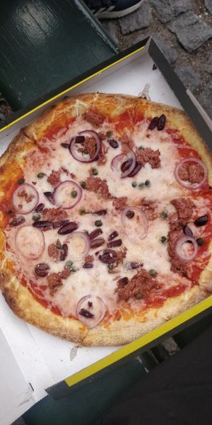 A lot of cheese, but not so many other things on pizza at POW - The Vegan Pizzeria in Copenhagen